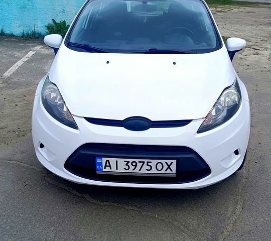 Белый Форд Фиеста, объемом двигателя 1.2 л и пробегом 77 тыс. км за 5200 $, фото 1 на Automoto.ua