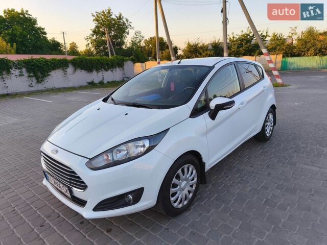Білий Форд Фієста, об'ємом двигуна 1.5 л та пробігом 129 тис. км за 6600 $, фото 1 на Automoto.ua