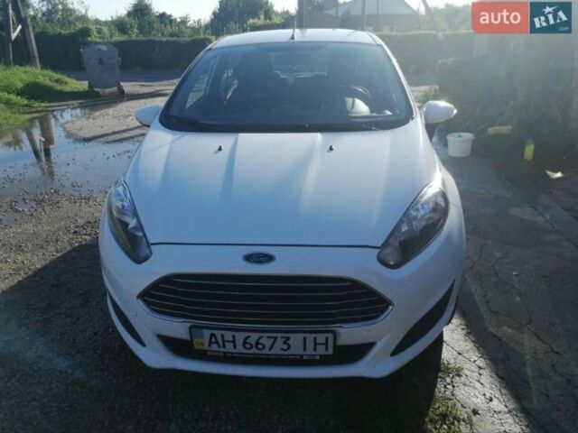 Білий Форд Фієста, об'ємом двигуна 1 л та пробігом 210 тис. км за 7000 $, фото 1 на Automoto.ua