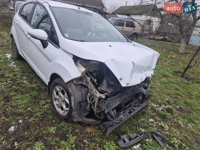 Белый Форд Фиеста, объемом двигателя 1.5 л и пробегом 145 тыс. км за 2700 $, фото 1 на Automoto.ua