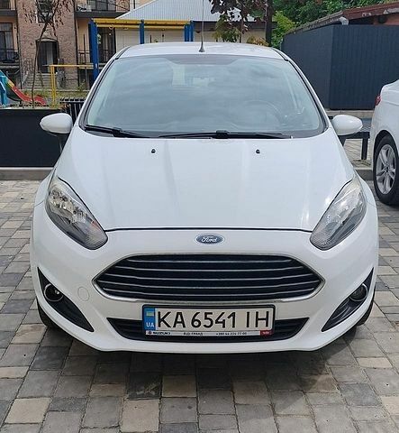 Білий Форд Фієста, об'ємом двигуна 1 л та пробігом 114 тис. км за 5300 $, фото 1 на Automoto.ua