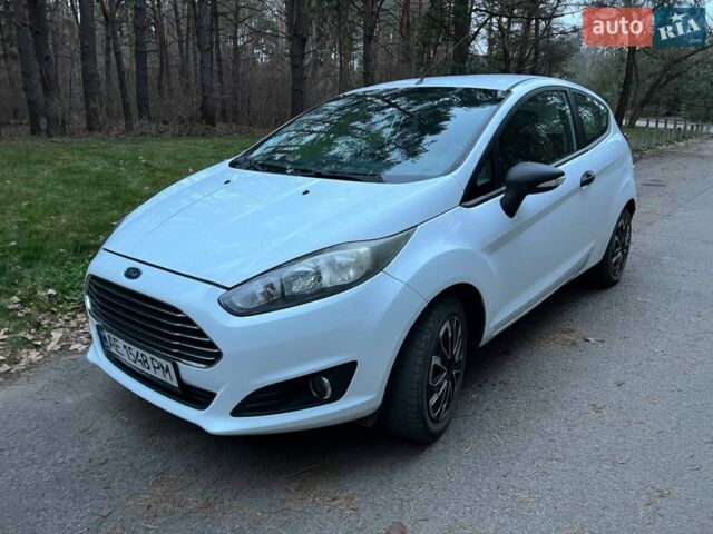 Білий Форд Фієста, об'ємом двигуна 1.5 л та пробігом 249 тис. км за 5200 $, фото 1 на Automoto.ua