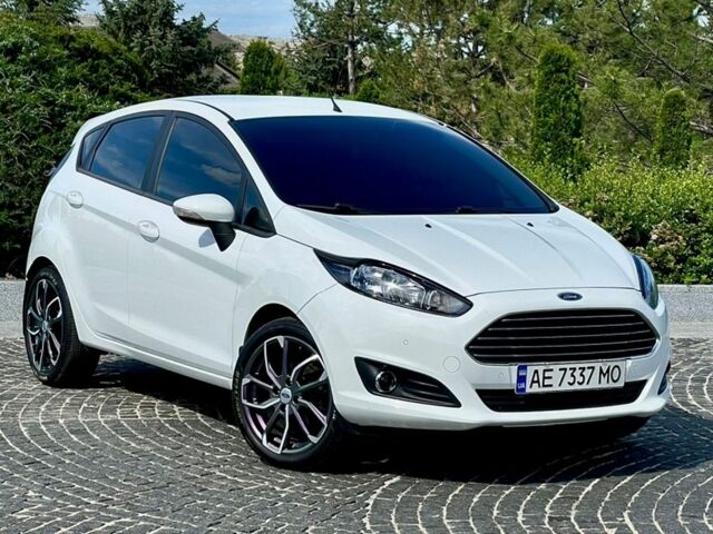 Білий Форд Фієста, об'ємом двигуна 1 л та пробігом 126 тис. км за 6400 $, фото 1 на Automoto.ua