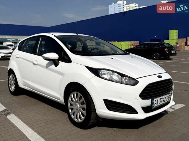 Білий Форд Фієста, об'ємом двигуна 1.5 л та пробігом 110 тис. км за 8500 $, фото 1 на Automoto.ua
