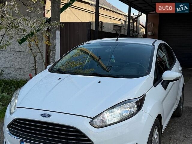 Білий Форд Фієста, об'ємом двигуна 1.5 л та пробігом 156 тис. км за 7500 $, фото 1 на Automoto.ua