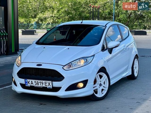 Білий Форд Фієста, об'ємом двигуна 1 л та пробігом 221 тис. км за 5100 $, фото 1 на Automoto.ua