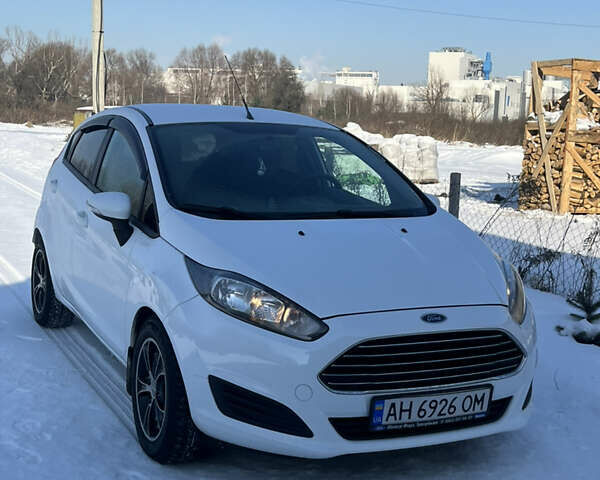 Белый Форд Фиеста, объемом двигателя 1.24 л и пробегом 160 тыс. км за 7000 $, фото 1 на Automoto.ua