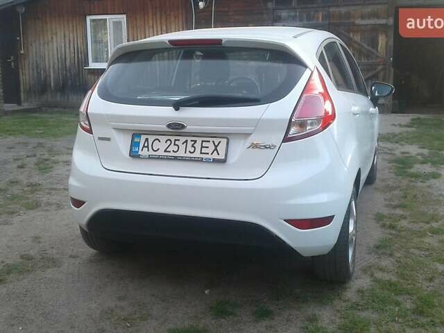 Білий Форд Фієста, об'ємом двигуна 1 л та пробігом 189 тис. км за 5250 $, фото 1 на Automoto.ua