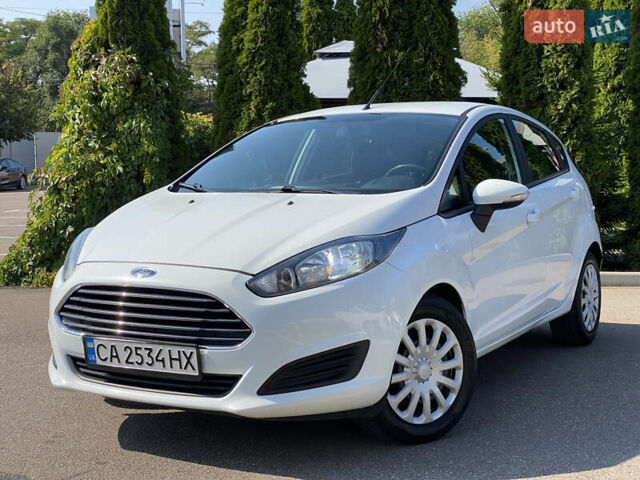 Білий Форд Фієста, об'ємом двигуна 1.5 л та пробігом 218 тис. км за 5900 $, фото 1 на Automoto.ua
