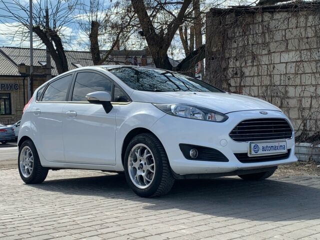Білий Форд Фієста, об'ємом двигуна 10 л та пробігом 155 тис. км за 7500 $, фото 1 на Automoto.ua