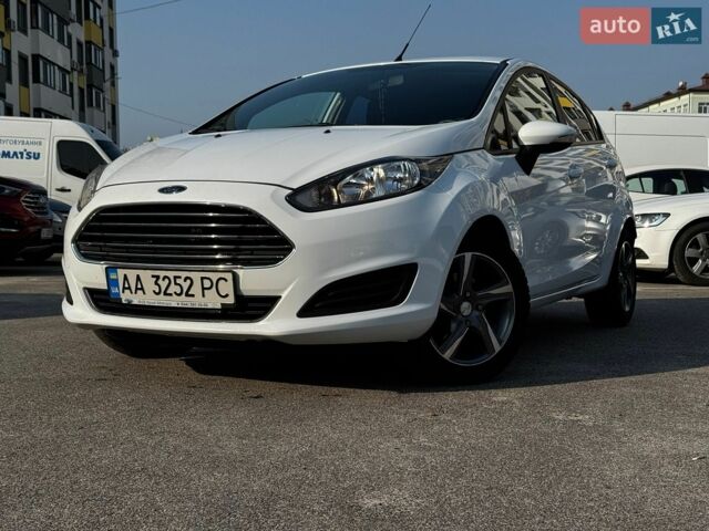 Білий Форд Фієста, об'ємом двигуна 1 л та пробігом 106 тис. км за 7900 $, фото 1 на Automoto.ua