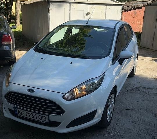 Білий Форд Фієста, об'ємом двигуна 1 л та пробігом 74 тис. км за 7000 $, фото 1 на Automoto.ua