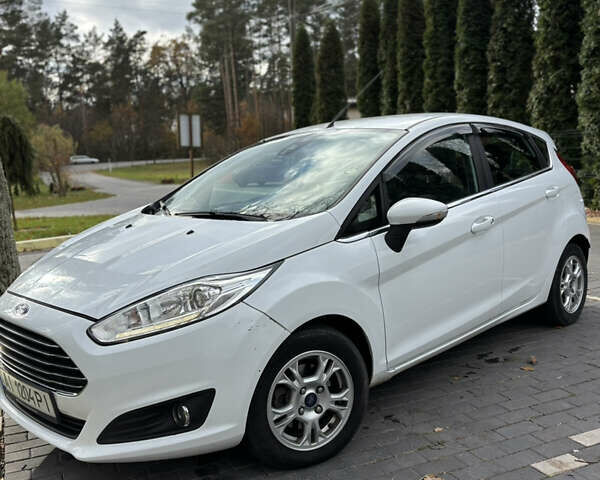 Форд Фиеста 2013 в Шепетовке на Automoto.ua Белый Форд Фиеста, объемом двигателя 1.6 л и пробегом 175 тыс. км за 7100 $, фото 1 на Automoto.ua