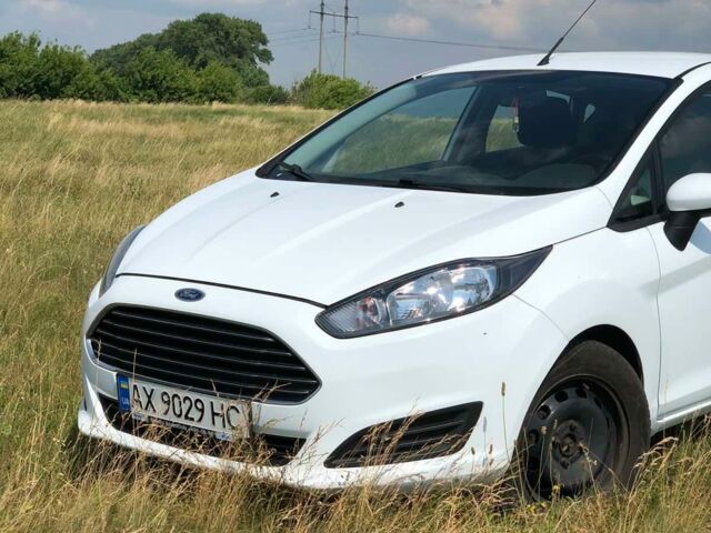 Білий Форд Фієста, об'ємом двигуна 1.3 л та пробігом 120 тис. км за 7200 $, фото 1 на Automoto.ua