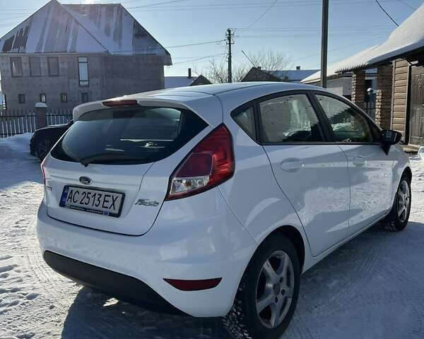 Білий Форд Фієста, об'ємом двигуна 1 л та пробігом 189 тис. км за 5300 $, фото 1 на Automoto.ua