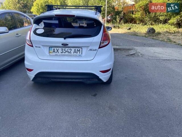 Белый Форд Фиеста, объемом двигателя 1 л и пробегом 220 тыс. км за 3500 $, фото 1 на Automoto.ua