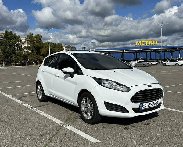 Білий Форд Фієста, об'ємом двигуна 1 л та пробігом 104 тис. км за 5400 $, фото 1 на Automoto.ua