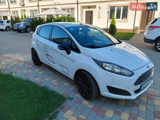 Белый Форд Фиеста, объемом двигателя 1.6 л и пробегом 115 тыс. км за 7300 $, фото 1 на Automoto.ua