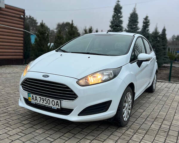 Белый Форд Фиеста, объемом двигателя 1 л и пробегом 32 тыс. км за 7100 $, фото 1 на Automoto.ua