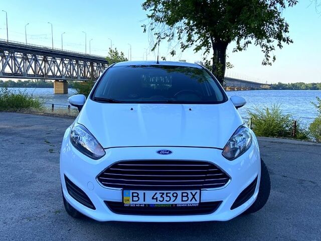 Білий Форд Фієста, об'ємом двигуна 1 л та пробігом 109 тис. км за 6800 $, фото 1 на Automoto.ua