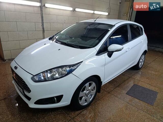 Форд Фиеста 2013 в Харькове на Automoto.ua Белый Форд Фиеста, объемом двигателя 1.5 л и пробегом 100 тыс. км за 7400 $, фото 1 на Automoto.ua