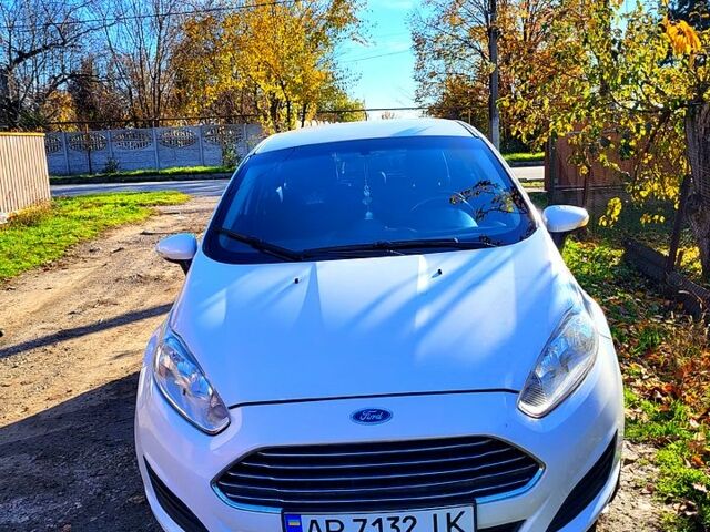 Белый Форд Фиеста, объемом двигателя 1.6 л и пробегом 130 тыс. км за 7100 $, фото 1 на Automoto.ua