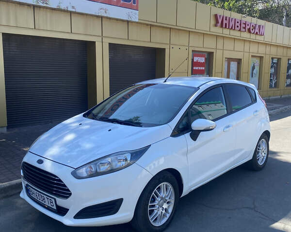 Білий Форд Фієста, об'ємом двигуна 1 л та пробігом 270 тис. км за 6500 $, фото 1 на Automoto.ua