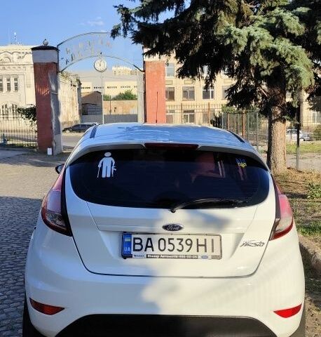 Білий Форд Фієста, об'ємом двигуна 1 л та пробігом 132 тис. км за 5800 $, фото 1 на Automoto.ua