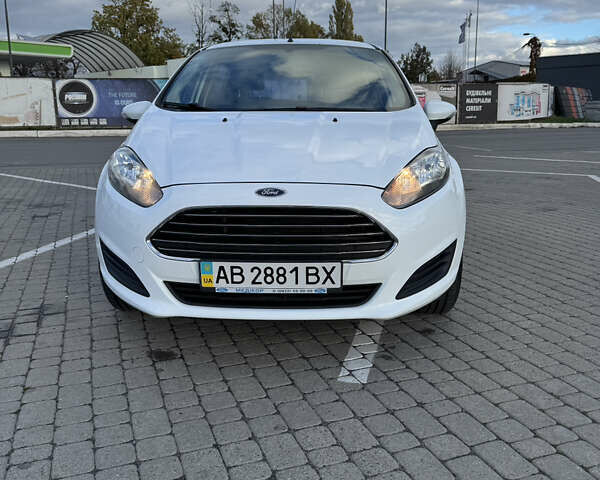 Форд Фиеста 2013 в Виннице на Automoto.ua Белый Форд Фиеста, объемом двигателя 1.6 л и пробегом 87 тыс. км за 8700 $, фото 1 на Automoto.ua
