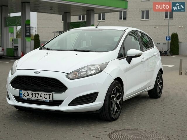 Білий Форд Фієста, об'ємом двигуна 1 л та пробігом 104 тис. км за 6500 $, фото 1 на Automoto.ua