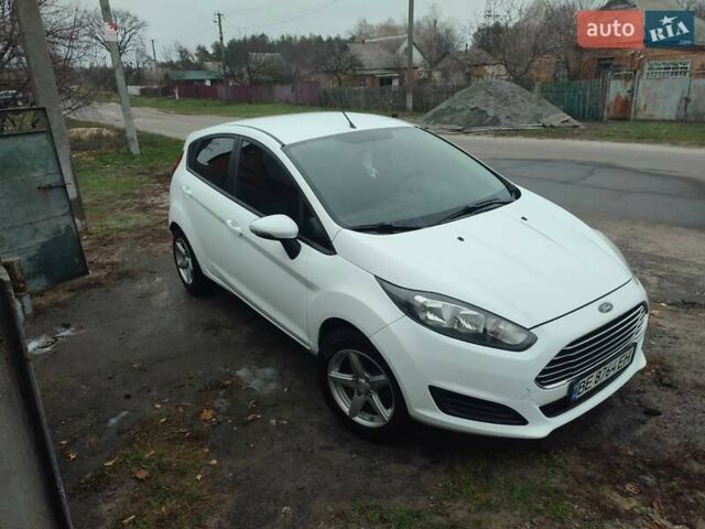 Білий Форд Фієста, об'ємом двигуна 1.5 л та пробігом 190 тис. км за 7500 $, фото 1 на Automoto.ua
