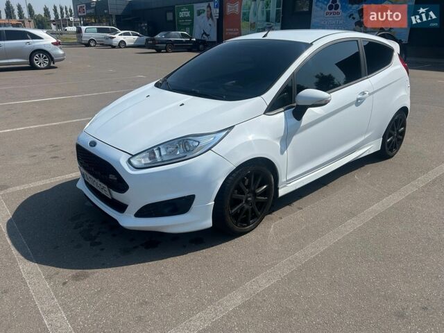 Білий Форд Фієста, об'ємом двигуна 1 л та пробігом 149 тис. км за 4200 $, фото 1 на Automoto.ua