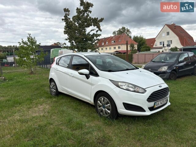 Белый Форд Фиеста, объемом двигателя 1.5 л и пробегом 240 тыс. км за 5000 $, фото 1 на Automoto.ua