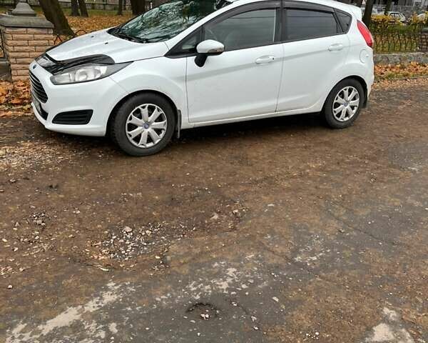 Белый Форд Фиеста, объемом двигателя 1.4 л и пробегом 194 тыс. км за 7200 $, фото 1 на Automoto.ua