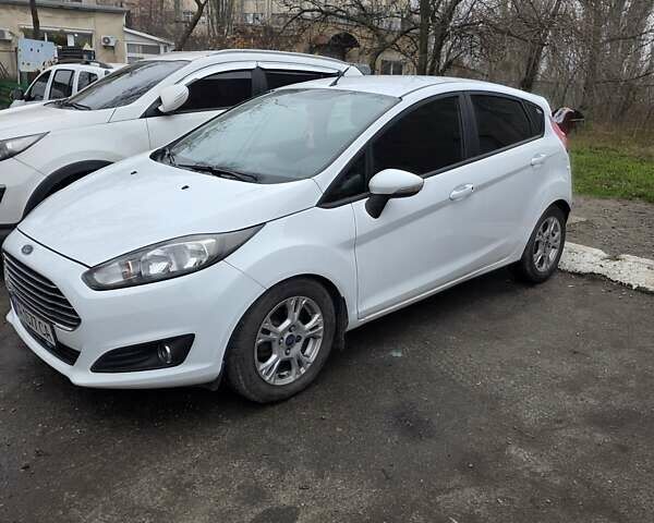 Белый Форд Фиеста, объемом двигателя 1 л и пробегом 140 тыс. км за 6990 $, фото 1 на Automoto.ua
