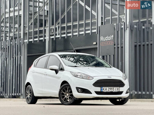 Білий Форд Фієста, об'ємом двигуна 1 л та пробігом 127 тис. км за 6950 $, фото 1 на Automoto.ua
