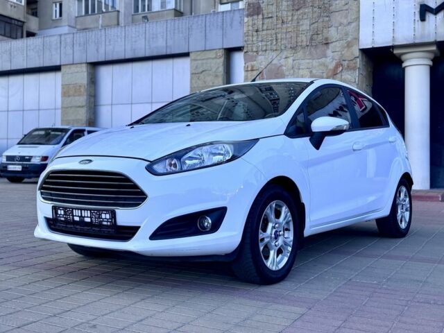 Белый Форд Фиеста, объемом двигателя 1 л и пробегом 140 тыс. км за 8500 $, фото 1 на Automoto.ua