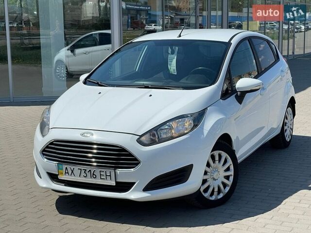 Белый Форд Фиеста, объемом двигателя 1 л и пробегом 146 тыс. км за 5500 $, фото 1 на Automoto.ua