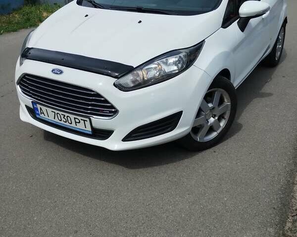 Белый Форд Фиеста, объемом двигателя 1 л и пробегом 93 тыс. км за 7030 $, фото 1 на Automoto.ua