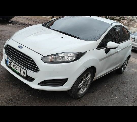 Белый Форд Фиеста, объемом двигателя 1 л и пробегом 129 тыс. км за 5900 $, фото 1 на Automoto.ua