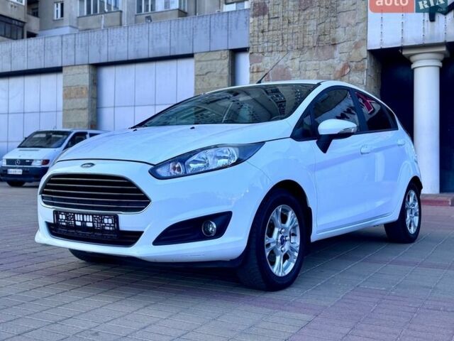 Білий Форд Фієста, об'ємом двигуна 1 л та пробігом 140 тис. км за 8500 $, фото 1 на Automoto.ua