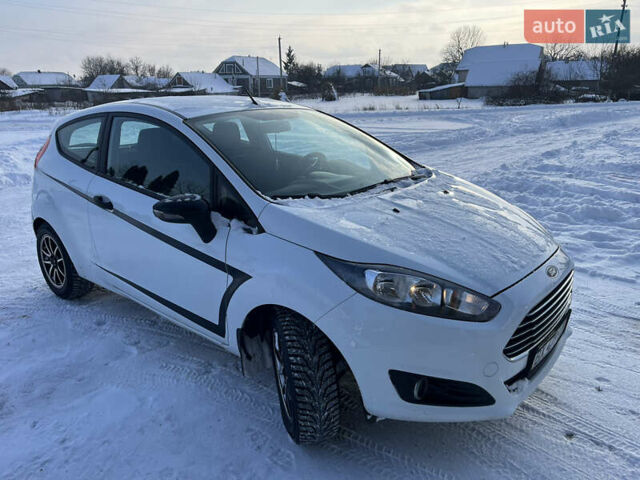 Белый Форд Фиеста, объемом двигателя 1.25 л и пробегом 210 тыс. км за 5300 $, фото 1 на Automoto.ua