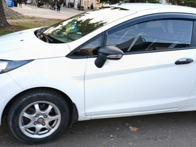 Білий Форд Фієста, об'ємом двигуна 1.24 л та пробігом 38 тис. км за 7500 $, фото 1 на Automoto.ua