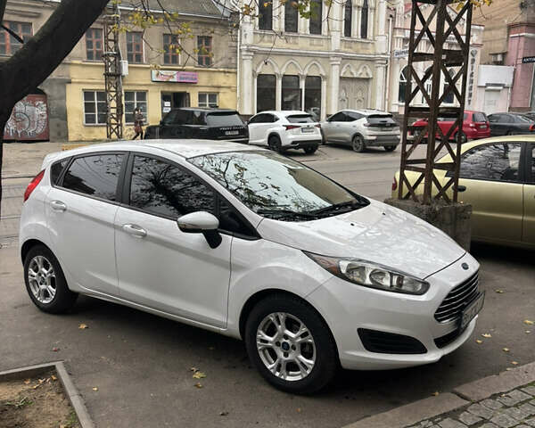 Білий Форд Фієста, об'ємом двигуна 1.6 л та пробігом 123 тис. км за 9900 $, фото 1 на Automoto.ua