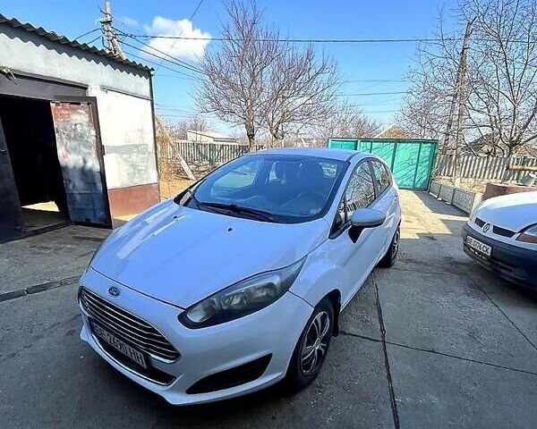 Белый Форд Фиеста, объемом двигателя 1.6 л и пробегом 329 тыс. км за 5600 $, фото 1 на Automoto.ua