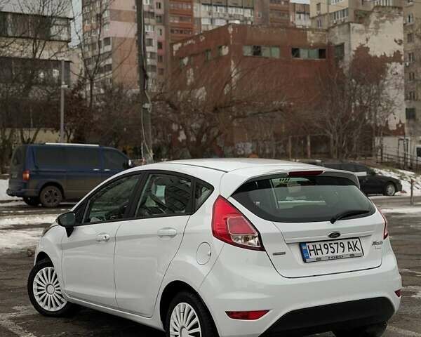 Белый Форд Фиеста, объемом двигателя 1 л и пробегом 60 тыс. км за 6999 $, фото 1 на Automoto.ua