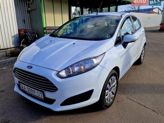 Белый Форд Фиеста, объемом двигателя 1 л и пробегом 130 тыс. км за 7000 $, фото 1 на Automoto.ua