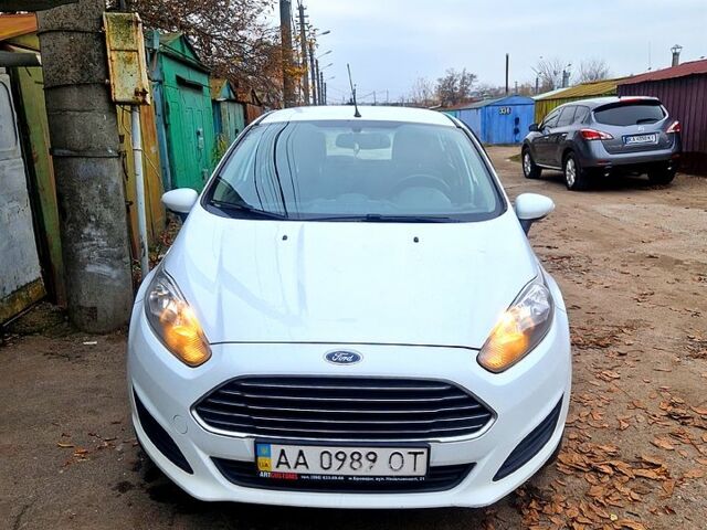 Білий Форд Фієста, об'ємом двигуна 1 л та пробігом 130 тис. км за 7500 $, фото 1 на Automoto.ua