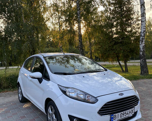 Белый Форд Фиеста, объемом двигателя 1 л и пробегом 88 тыс. км за 7800 $, фото 1 на Automoto.ua