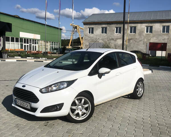 Белый Форд Фиеста, объемом двигателя 1 л и пробегом 180 тыс. км за 6999 $, фото 1 на Automoto.ua